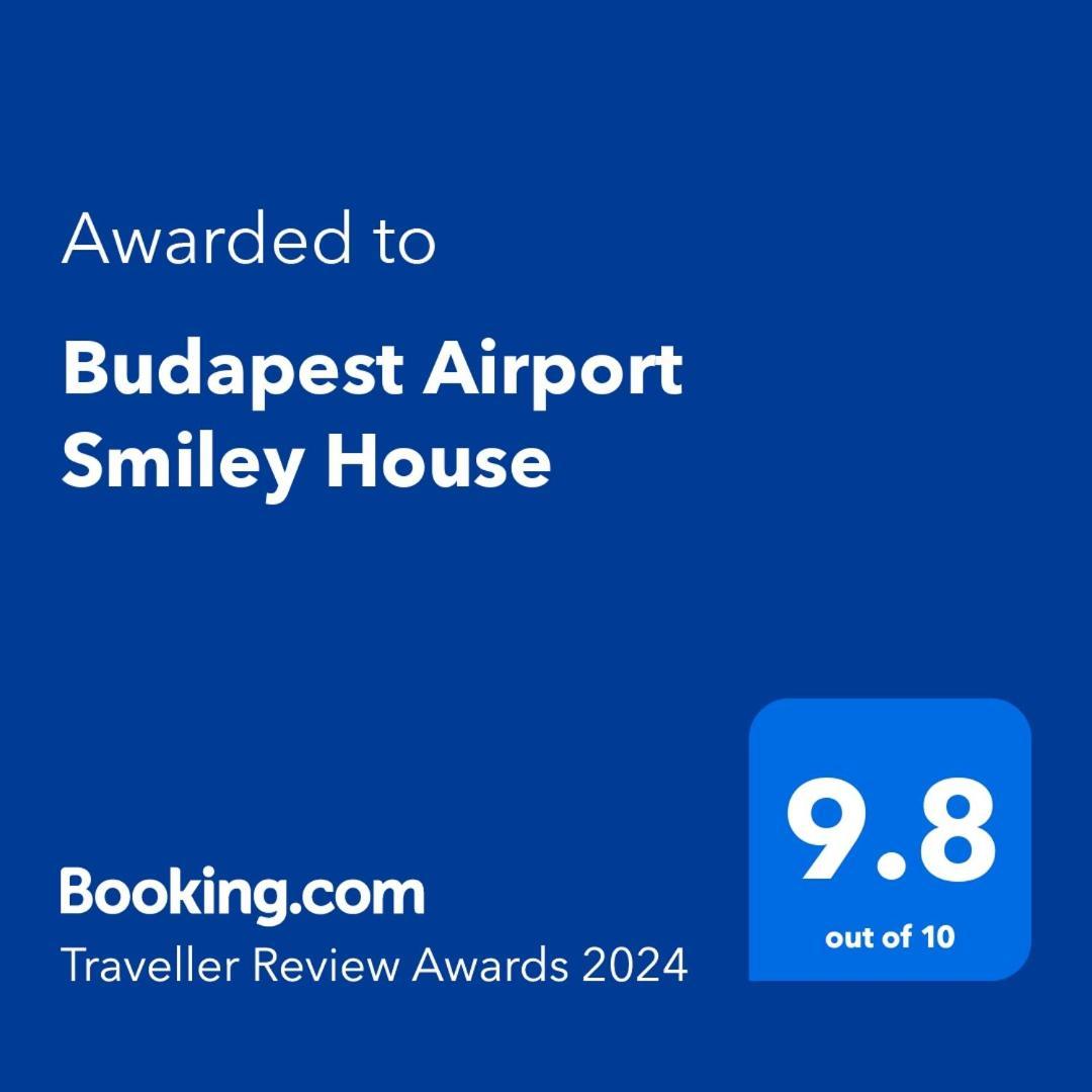 Budapest Airport Smiley House Gyal Екстер'єр фото